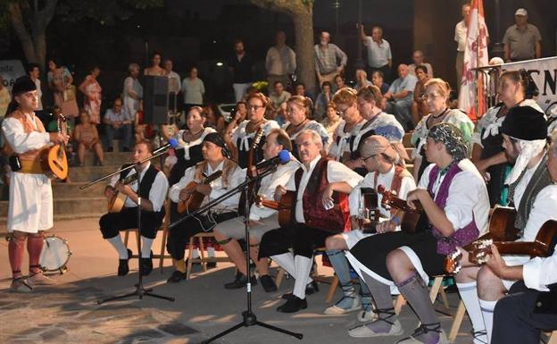 Actuaciones de 'Las Noches del Pozuelo' que tuvieron lugar el pasado sábado en la plaza de Castilla y León de Guijuelo. 