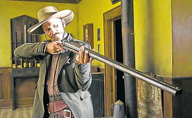 Viggo Mortensen, en 'Appaloosa' (EE UU. 2008). Escrita, producida y dirigida por Ed Harris, está protagonizada además por el propio Harris, Renée Zellweger y Jeremy Irons. 