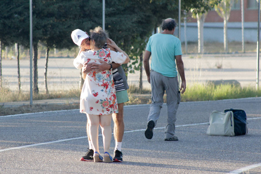 El terrorista Santi Potros, sobre el que pesa los atentados de Hipercor en Barcelona o de la plaza de la República Argentina en Madrid, ha sido excarcelado de la prisión salmantina de Topas tras pasar 31 de sus 70 años en la cárcel -13 en Francia y 18 en España- y superar el cumplimiento máximo de privación de libertad.