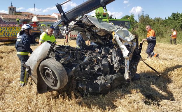 Imagen principal - Positivo del camionero implicado en el accidente de la N-I en el que falleció una pareja joven de Galicia