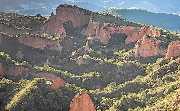 Restos de la explotación minera romana de Las Médulas vistos desde el Mirador de Orellán. Monumento Natural Las Médulas. El Bierzo. León. Castilla y León. España. 