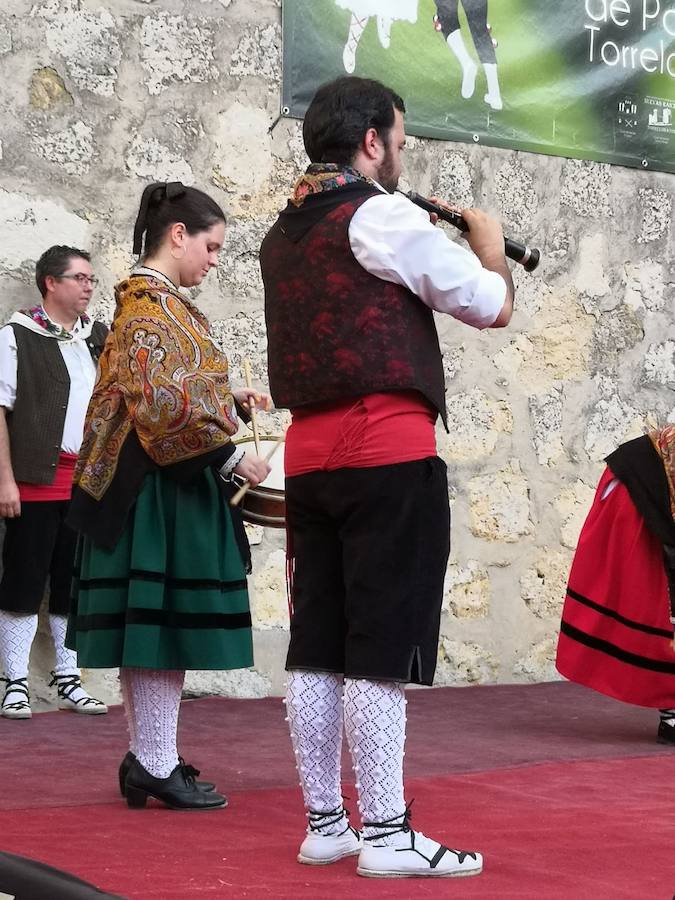 Fotos: XII Certamen de paloteo en Torrelobatón