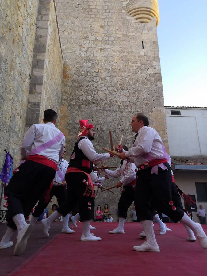 Fotos: XII Certamen de paloteo en Torrelobatón