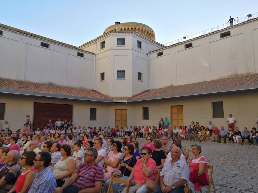 Fotos: XII Certamen de paloteo en Torrelobatón
