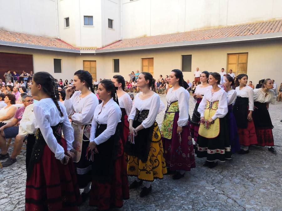 Fotos: XII Certamen de paloteo en Torrelobatón