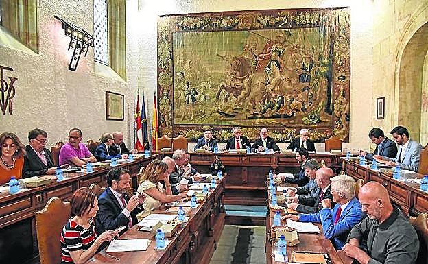 Reunión del Consejo Social de la USAL en la antigua Capilla delEstudio. :