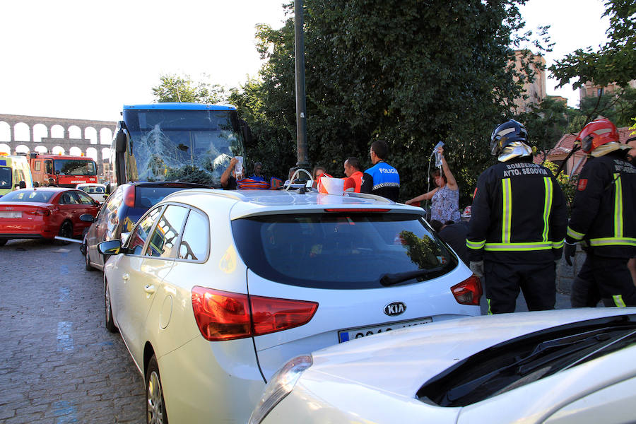 Fotos: Accidente de un autobús urbano en Vía Roma