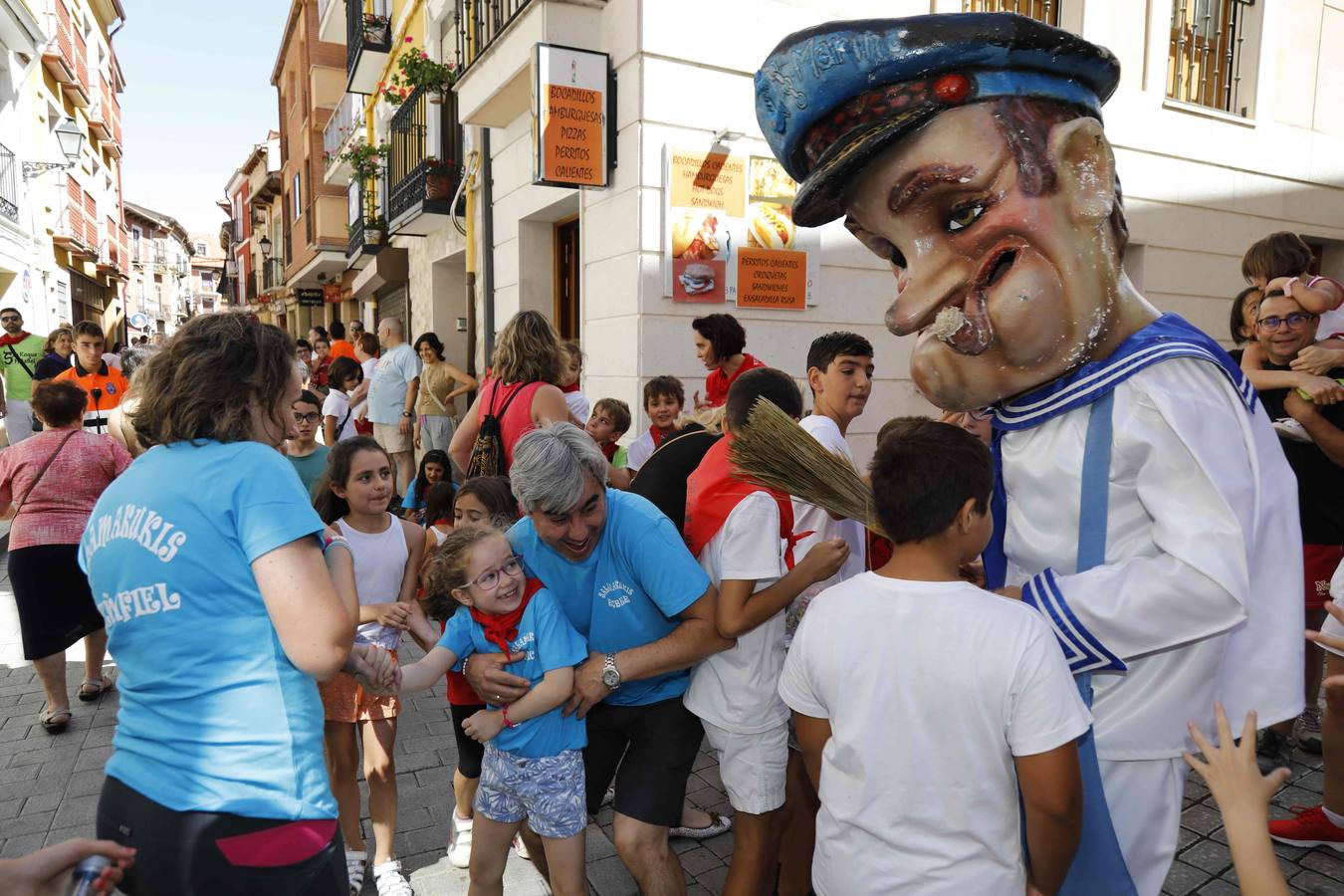 Fotos: Chupinazo, gigantes y cabezudos y subasta de balcones en Peñafiel