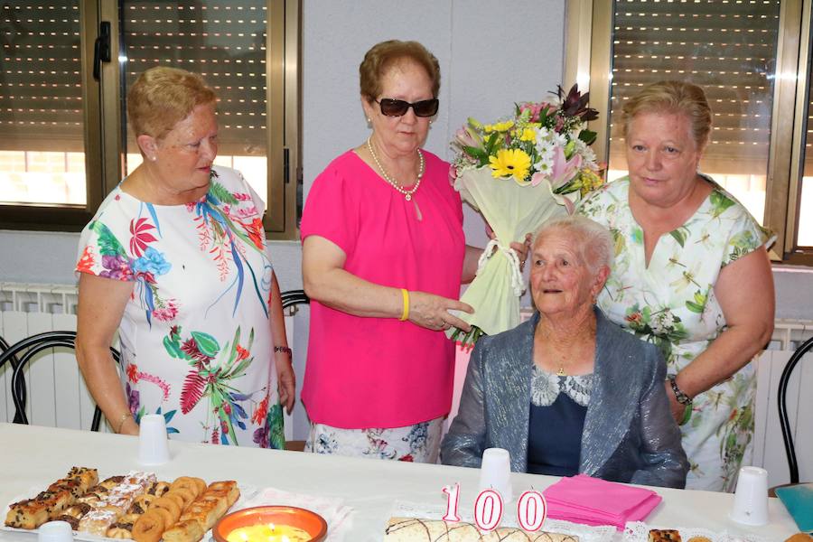 Fotos: Homenaje a la centenaria Juana Blázquez en Cordovilla la Real