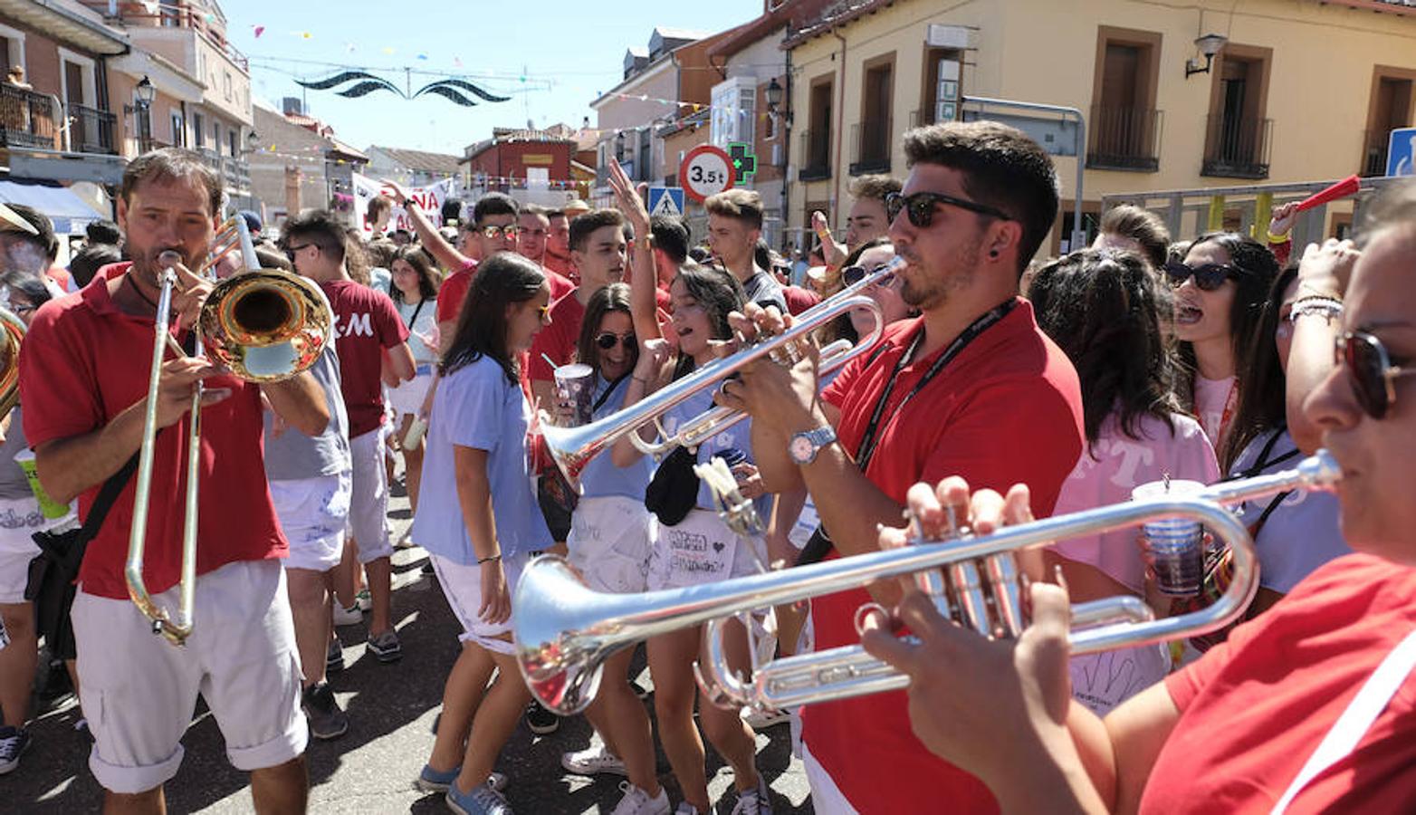 Pregón y chupinazo en la primera jornada de fiestas.