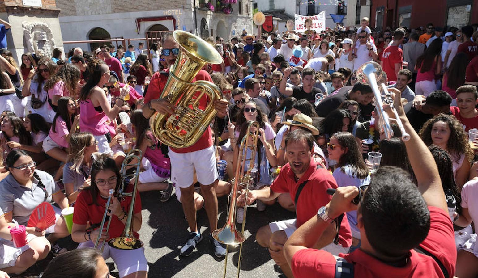 Pregón y chupinazo en la primera jornada de fiestas.