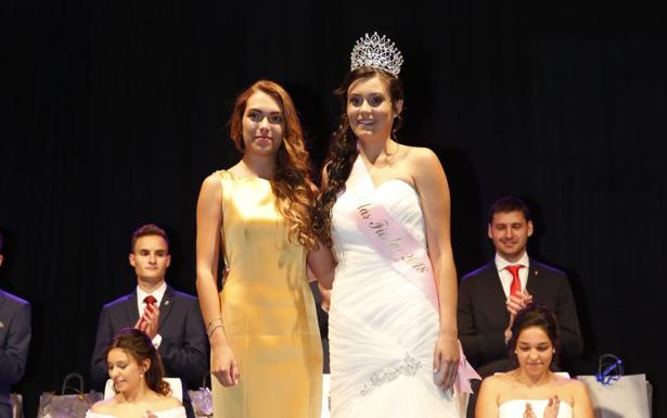 La nueva reina, ya coronada.
