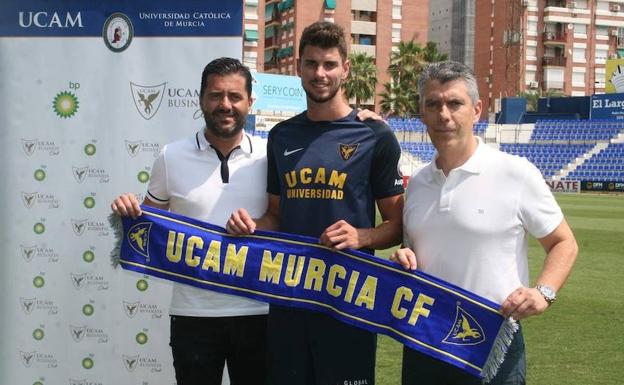 Alberto Vivancos, durante su presentación como jugador del UCAM de Murcia. 