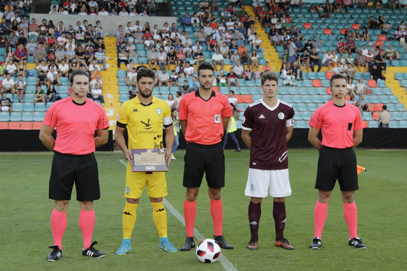 Fotos: Presentación del CF Salmantino ante el Villanovense