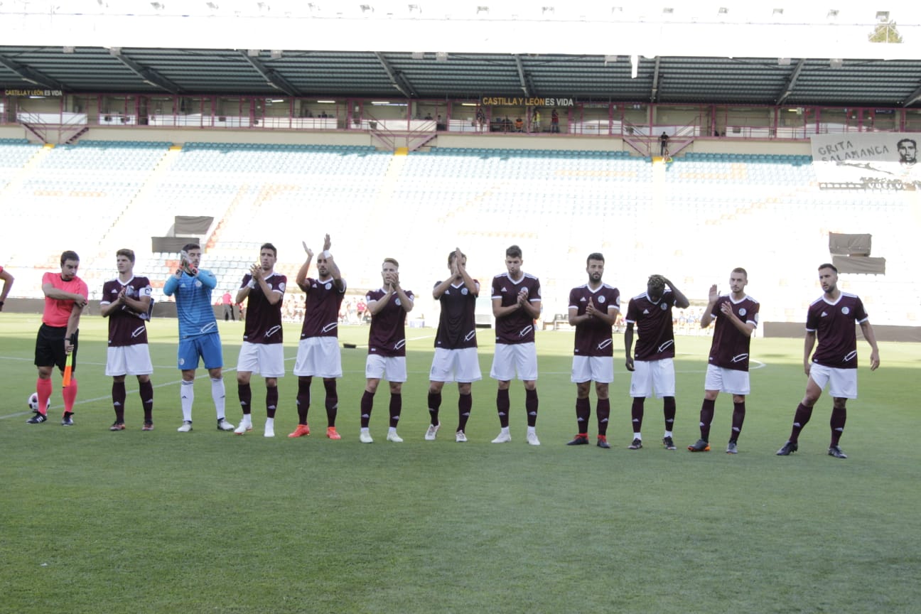 Fotos: Presentación del CF Salmantino ante el Villanovense