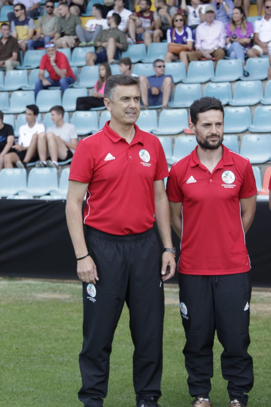 Fotos: Presentación del CF Salmantino ante el Villanovense