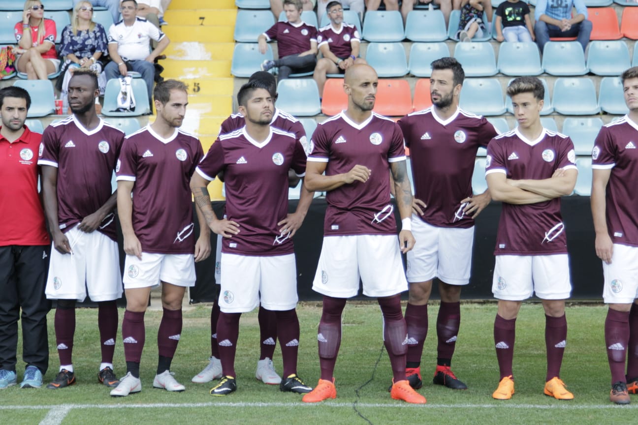 Fotos: Presentación del CF Salmantino ante el Villanovense