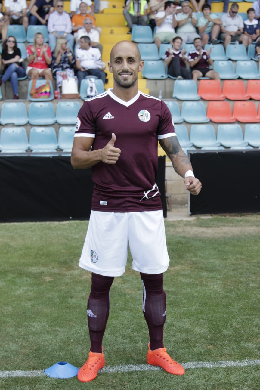 Fotos: Presentación del CF Salmantino ante el Villanovense