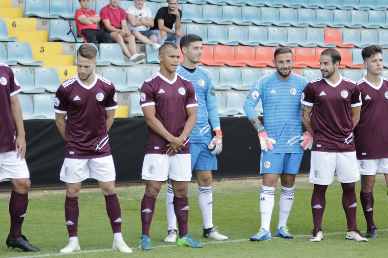 Fotos: Presentación del CF Salmantino ante el Villanovense