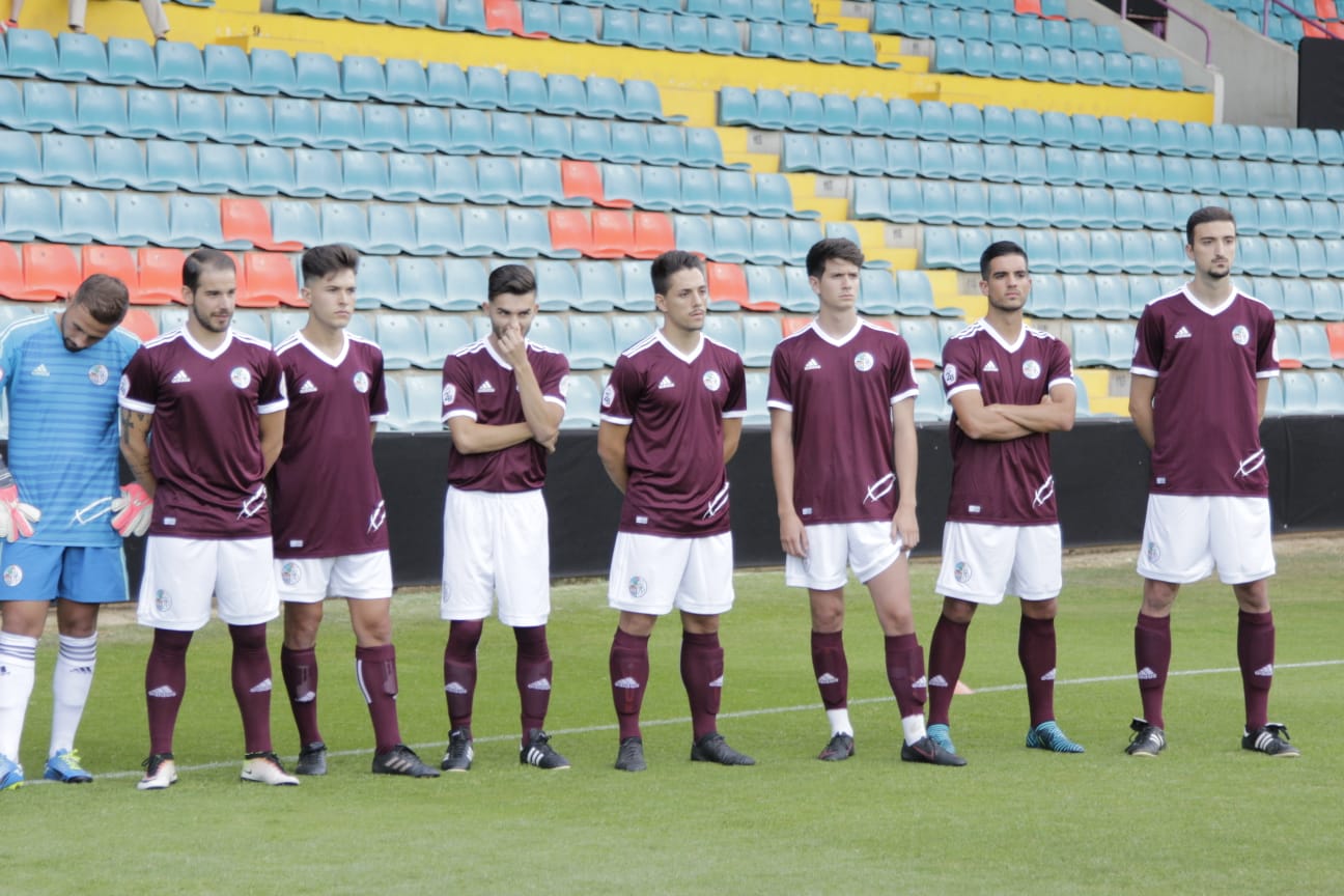 Fotos: Presentación del CF Salmantino ante el Villanovense