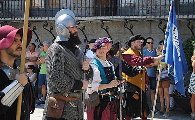 Recreación de la llegada de la infanta Isabel y su hermano Alfonso a la villa. 
