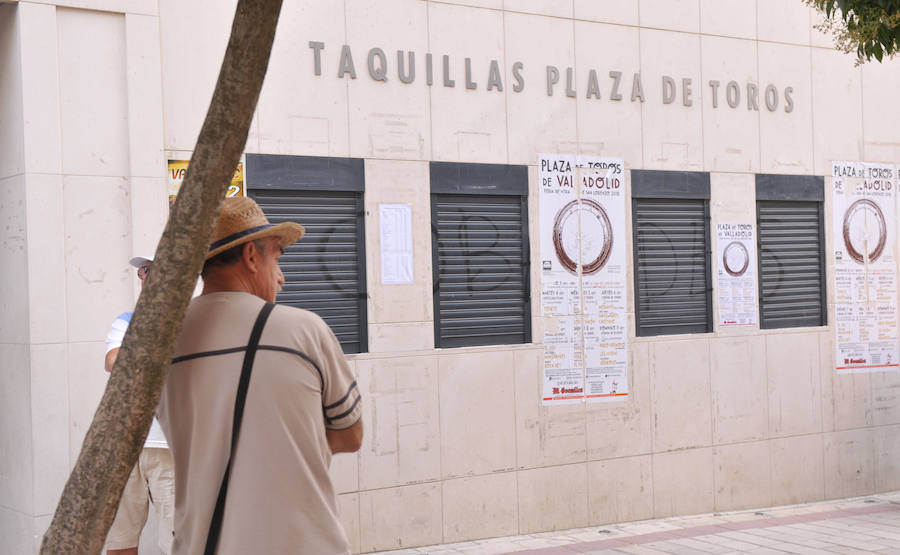 Largas colas en las taquillas de la Plaza de Toros