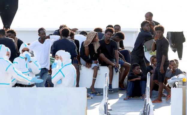 Algunos de los inmigrantes del barco Diciotti. 