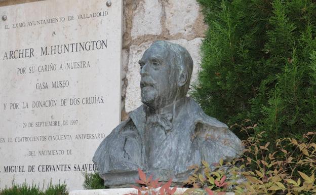 Busto del Marqués de la Vega-Inclán, en el patio interior. 