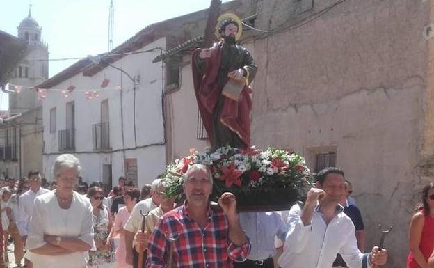 Procesión con motivo de las fiestas de San Ginés en Ciguñuela. N. Luengo