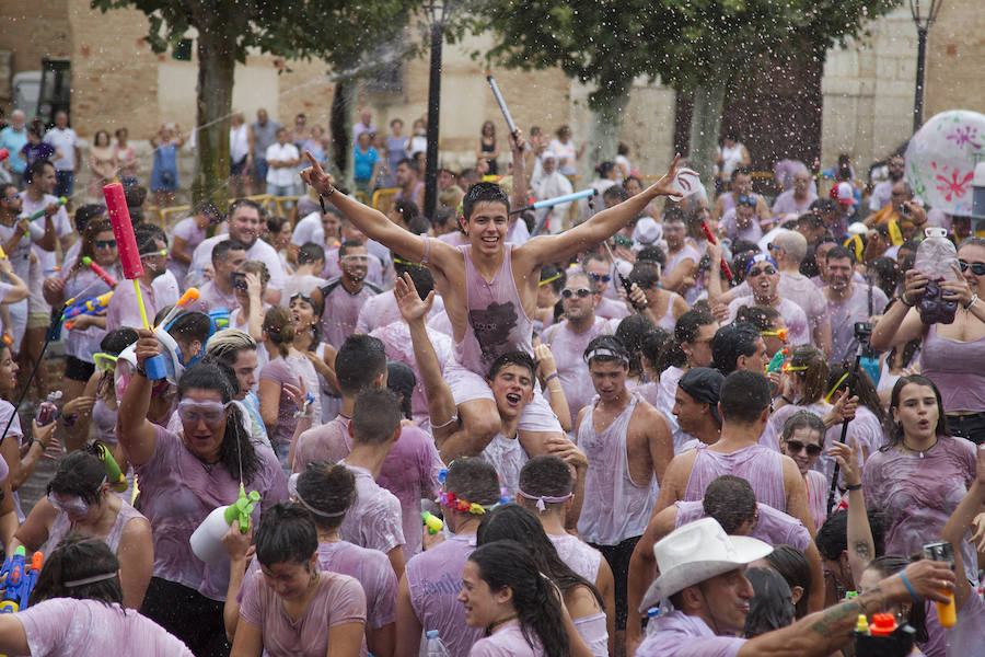 Fotos: Celebración de la guerra con vino en Toro