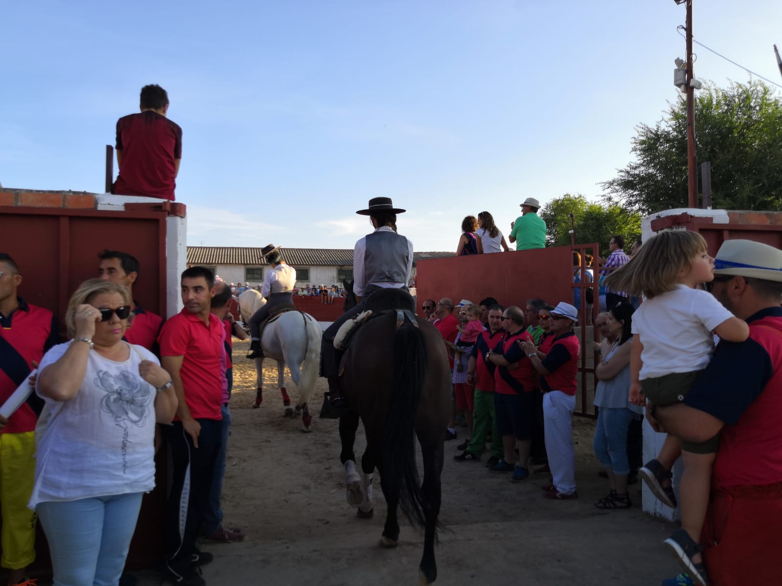 La localidad ha celebrado una exhibición ecuestre solidaria y recaudó 1.587 euros para investigación sobre la enfermedad AME