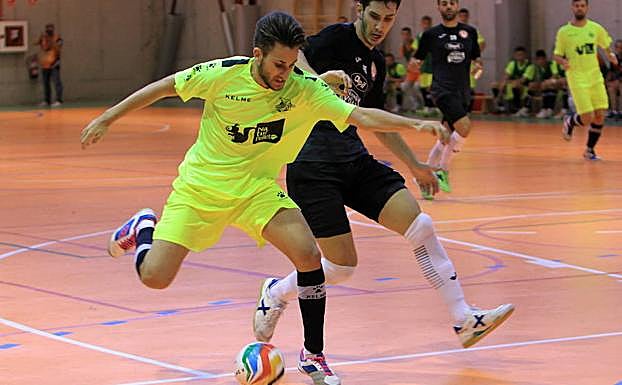 Ález Fuentes, en un partido disputado en la pista de Palazuelos. 