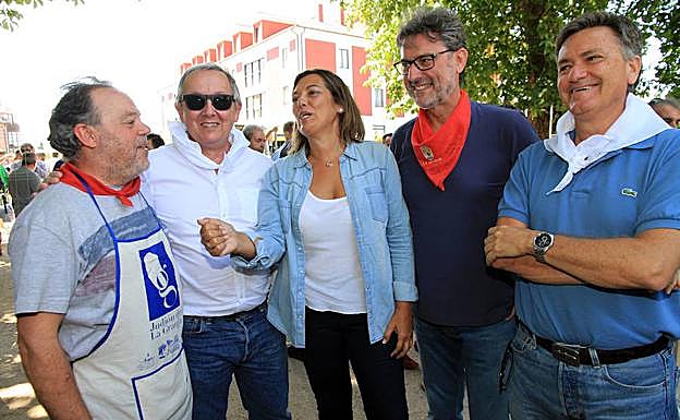 De izquierda a derecha: Félix Montes, Javier López Escobar, Milagros Marcos, José Luis Vázquez y Francisco Vázquez minutos previos a la judiada.
