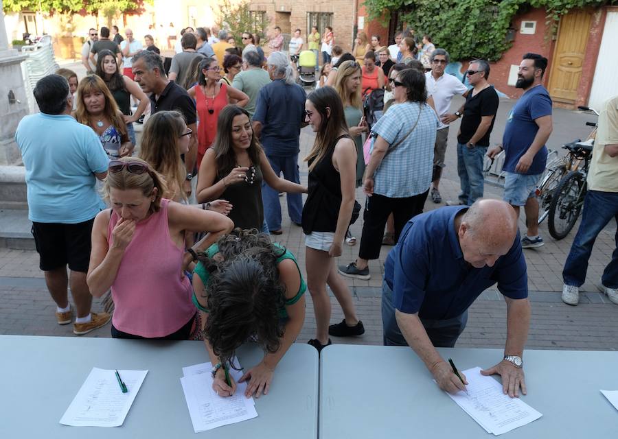 Vecinos de Viana recogieron firmas para reclamar mayor seguridad durante las fiestas de la localidad.