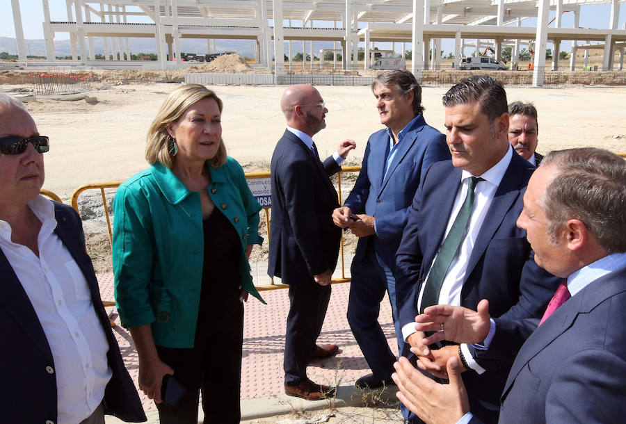 Fotos: La consejera Pilar del Olmo en la inauguración del polígono Valdeherrera en Villacastín