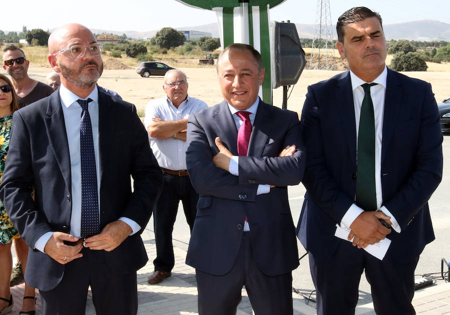 Fotos: La consejera Pilar del Olmo en la inauguración del polígono Valdeherrera en Villacastín