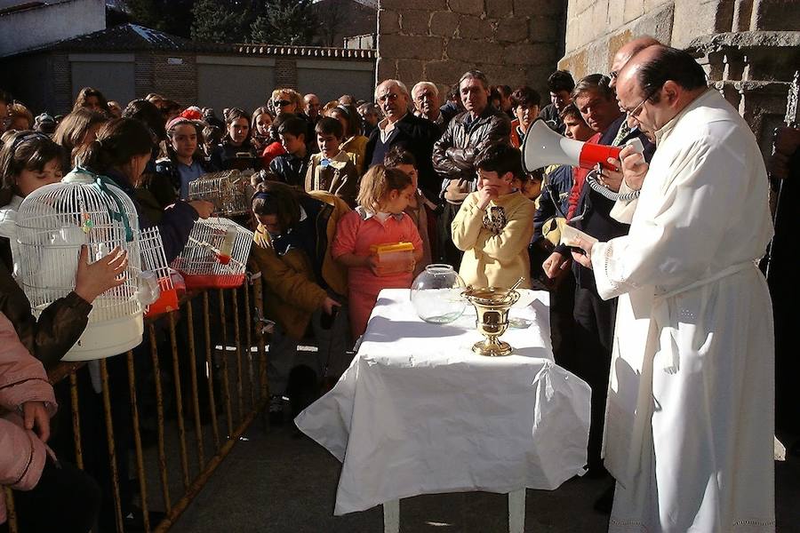 Fotos: Misa de despedida de Valentín Bravo, párroco de El Espinar