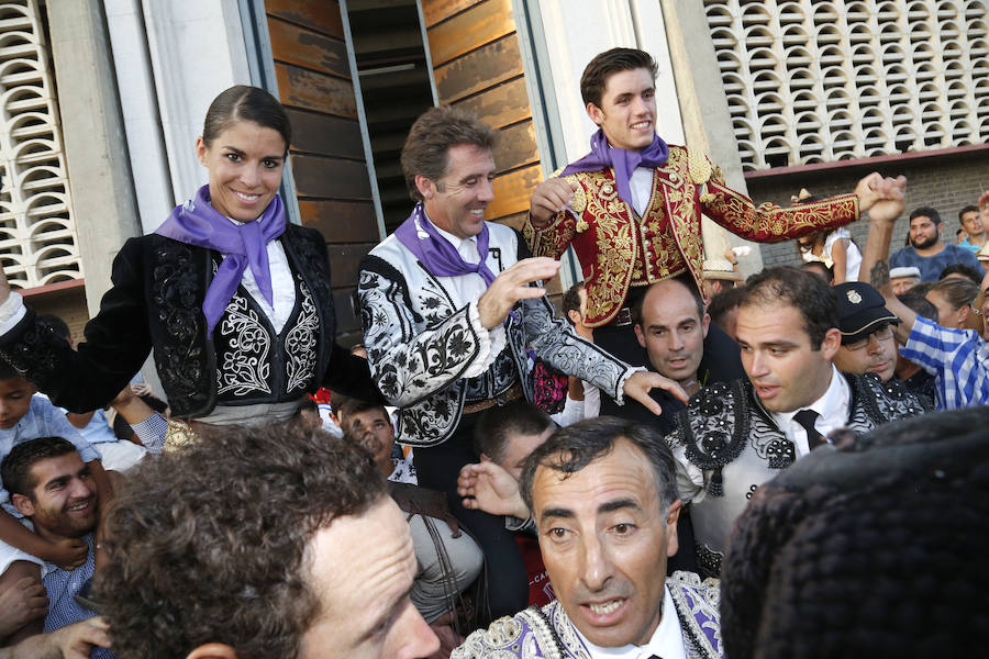 Fotos: Los Rejoneadores salen por la Puerta Grande