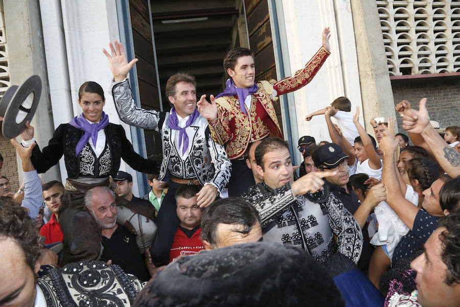 Fotos: Los Rejoneadores salen por la Puerta Grande