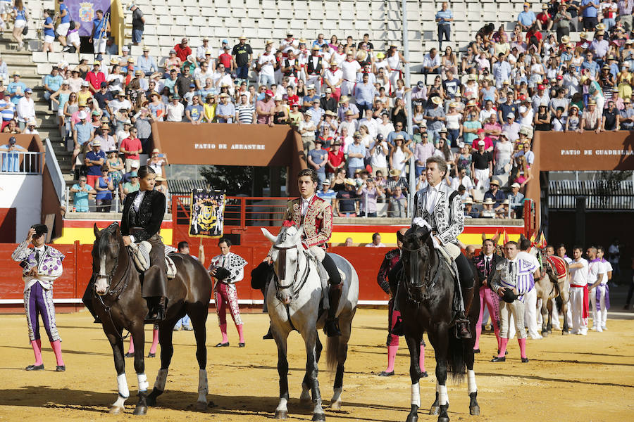 Fotos: Los Rejoneadores salen por la Puerta Grande
