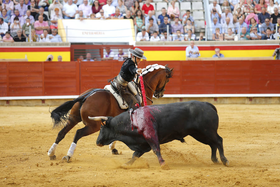 Fotos: Los Rejoneadores salen por la Puerta Grande