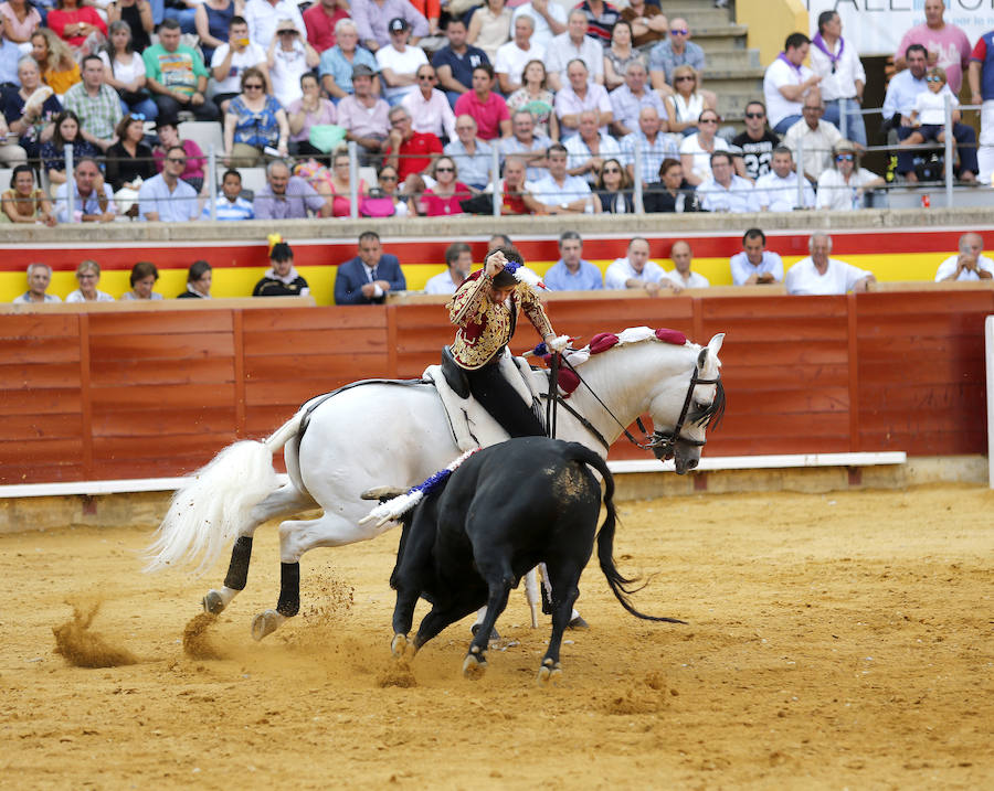 Fotos: Los Rejoneadores salen por la Puerta Grande