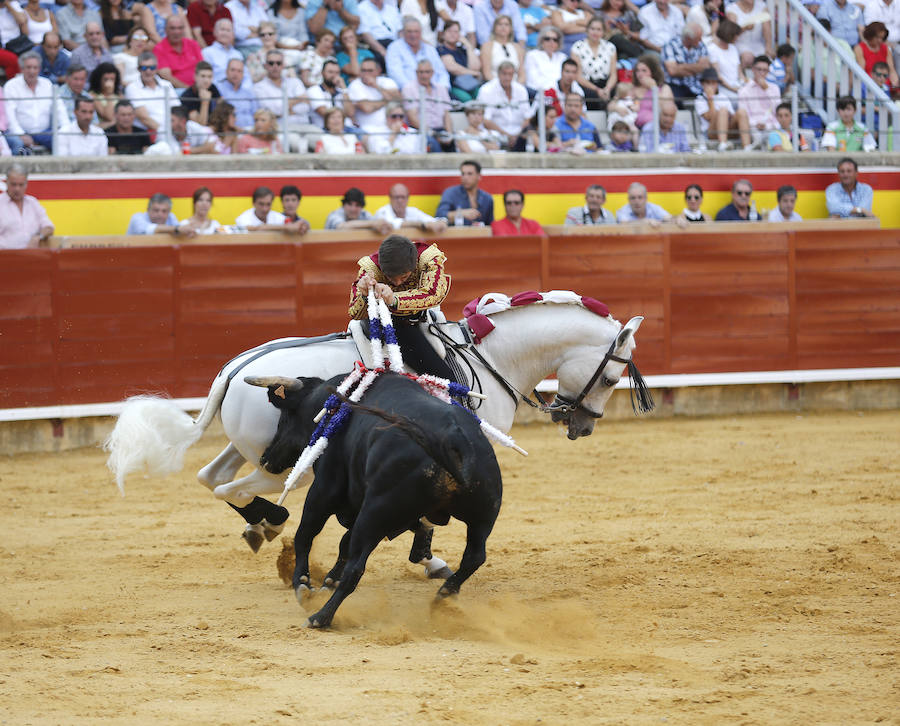 Fotos: Los Rejoneadores salen por la Puerta Grande
