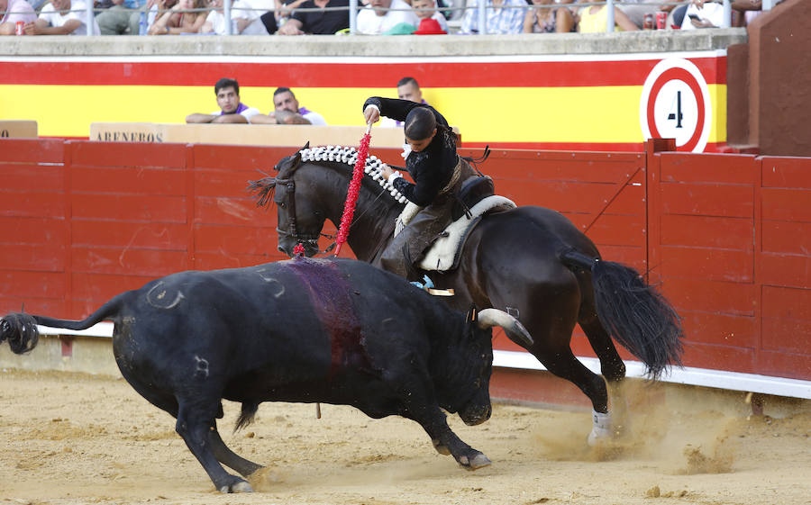 Fotos: Los Rejoneadores salen por la Puerta Grande