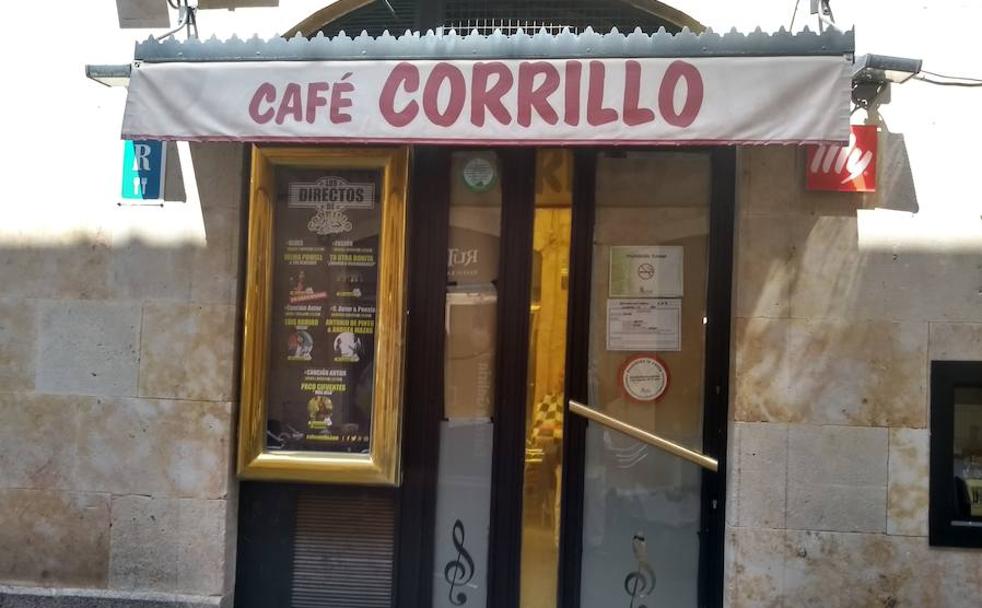 Fachada del Café Corrillo, tras su cierre definitivo.