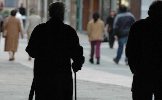 Ancianos caminando por Durango. 