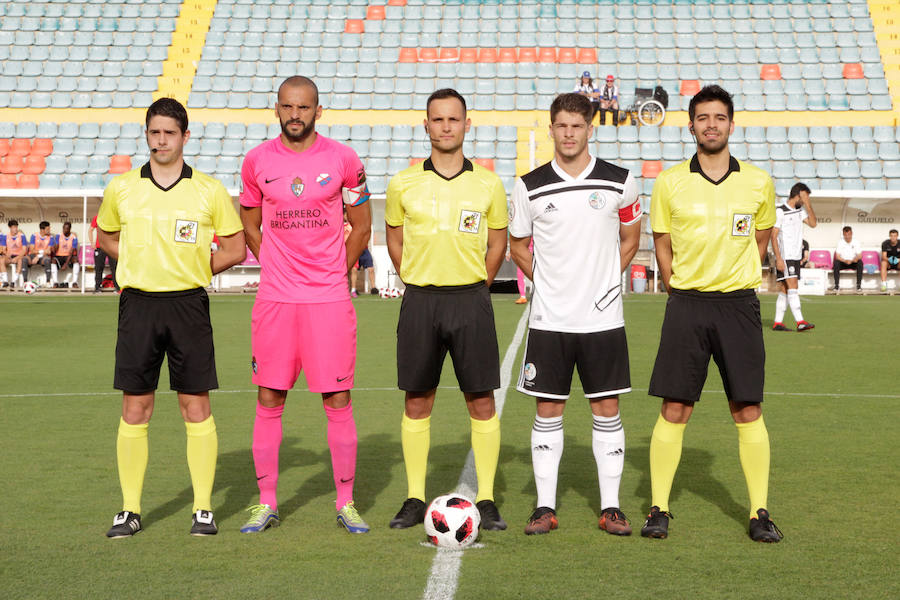 El equipo local logró ayer su primer punto de la temporada en un partido en el que cualquiera de los dos equipos pudo haberse llevado los tres puntos