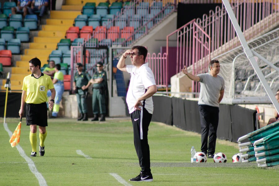 El equipo local logró ayer su primer punto de la temporada en un partido en el que cualquiera de los dos equipos pudo haberse llevado los tres puntos