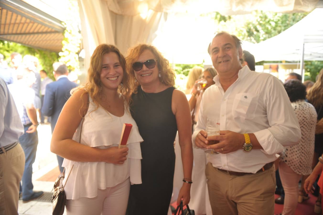 Begoña Valbuena, María José Ozamiz y el abogado Juan José Valbuena.