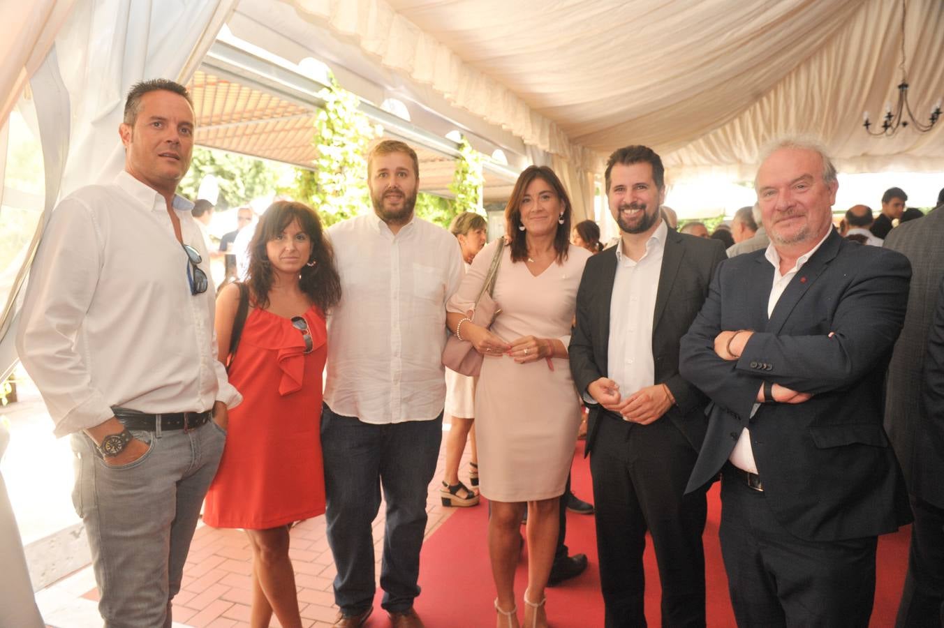 Del PSOE asistieron al aperitivo Pedro González, Patricia Gómez, Álvaro Lora, Ana Sánchez, Luis Tudanca (secretario general de la formación en Castilla y León) y José Francisco Martín.